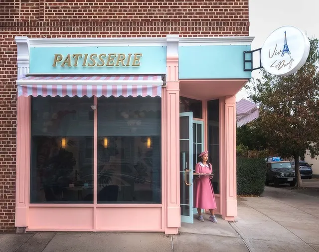 Avenue M storefront